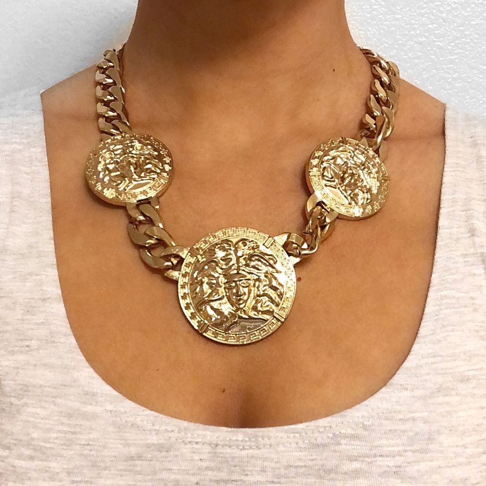 GOLD MEDALLION CHAIN NECKLACE